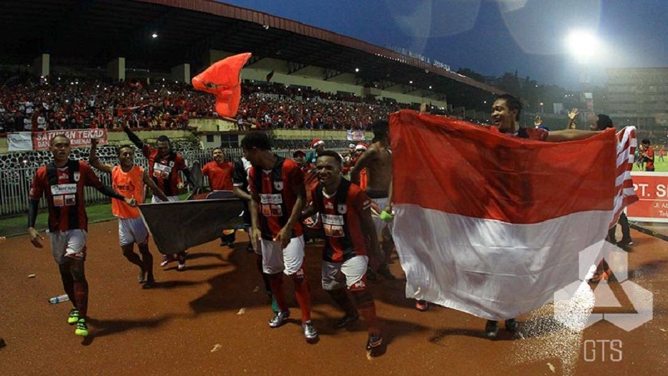 Persipura Jayapura saat merayakan keberhasilannya menjadi juara TSC 2016. Copyright: &copy; SITUS RESMI TSC